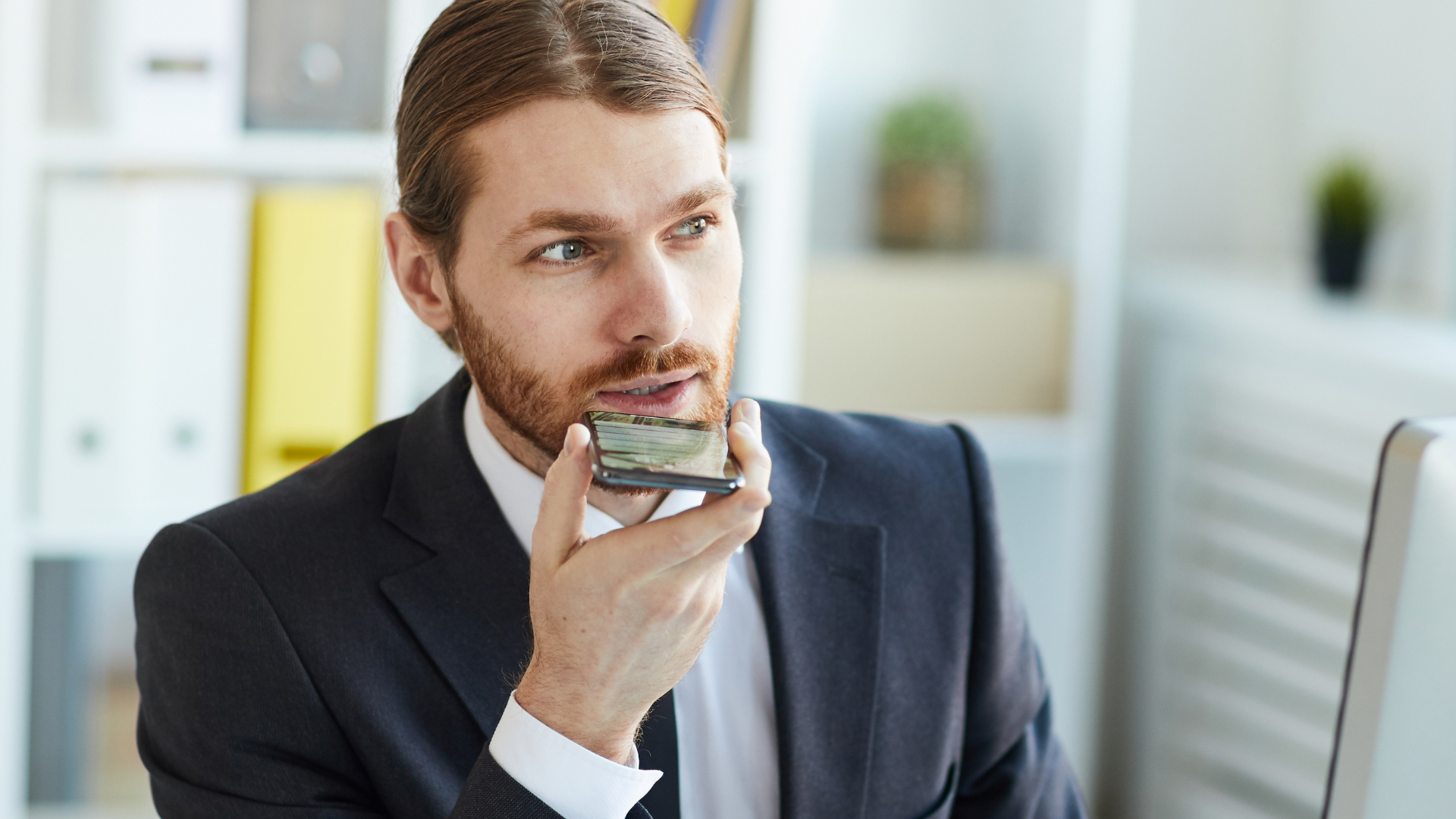 Personne qui parle à son téléphone